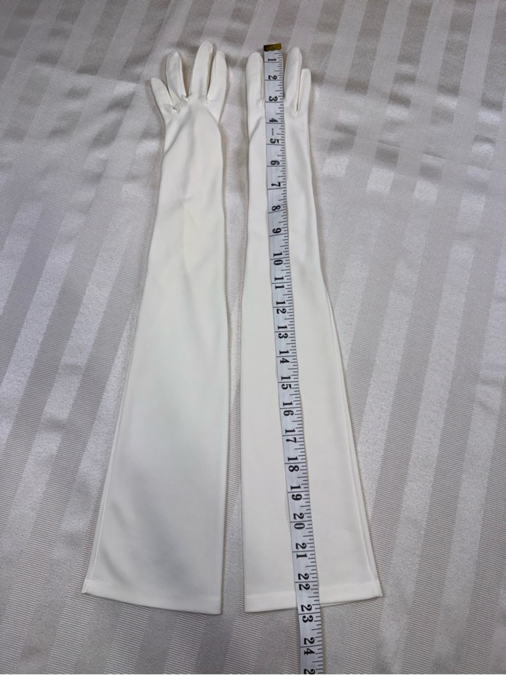 Vintage 23" White Opera Gala Wedding Prom Theater Nylon Gloves Pearl Buttons - Picture 4 of 8